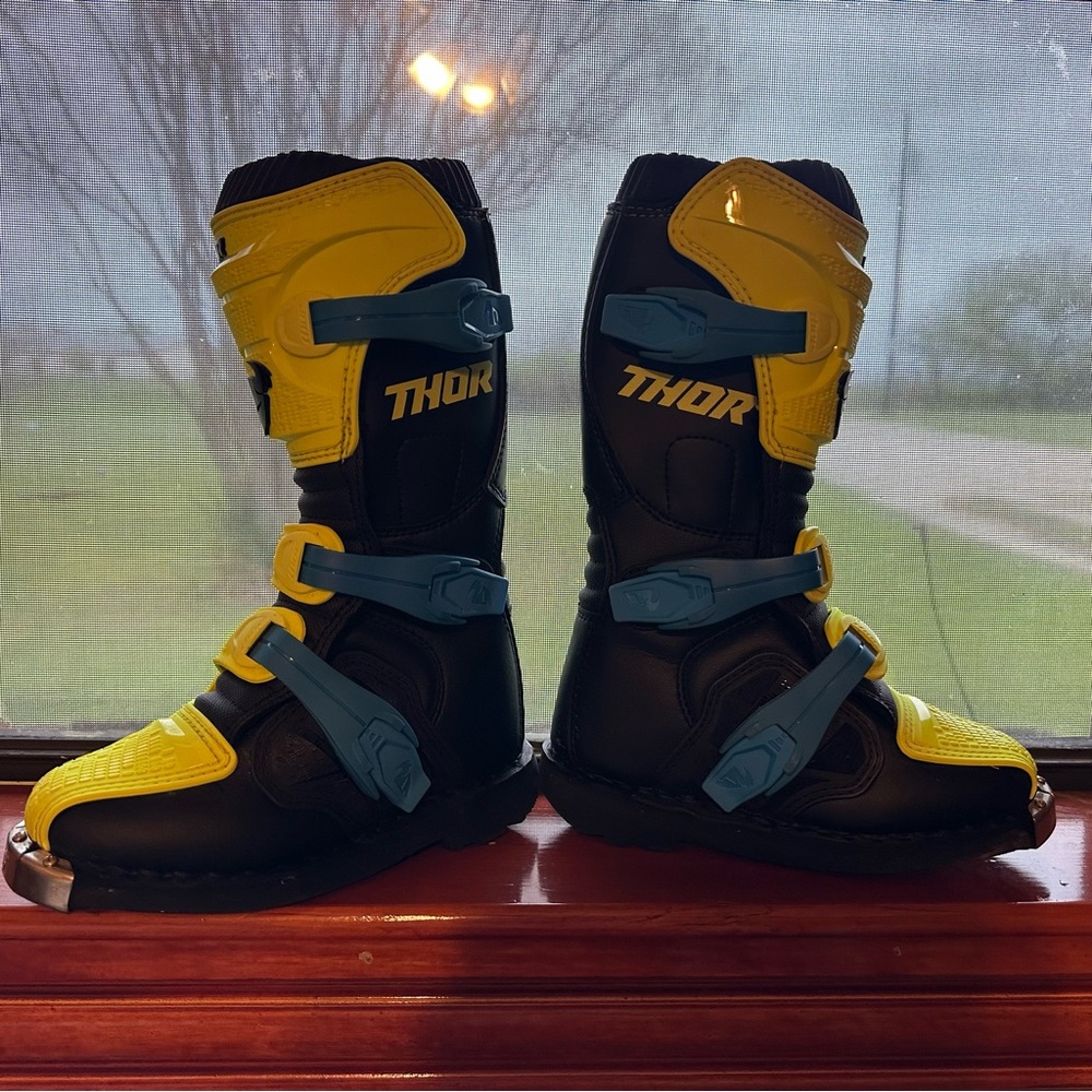 Thor youth riding boots. Size 1